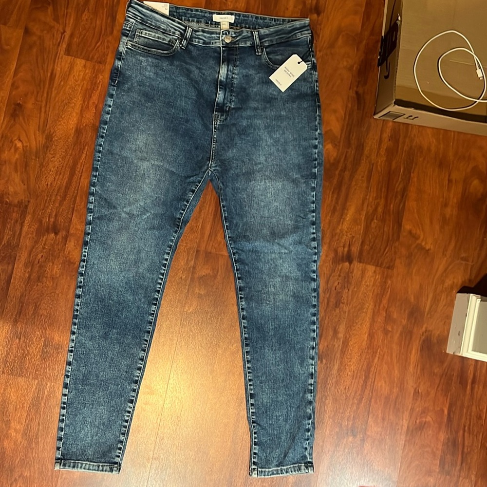 NWT size 32 Forever 21 dark wash high rise skinny jeans
